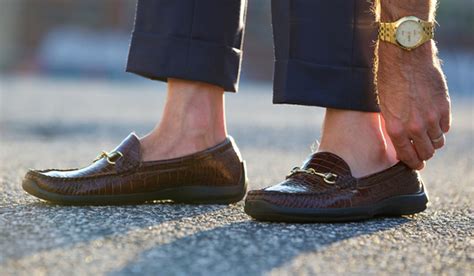 can you wear loafers without socks